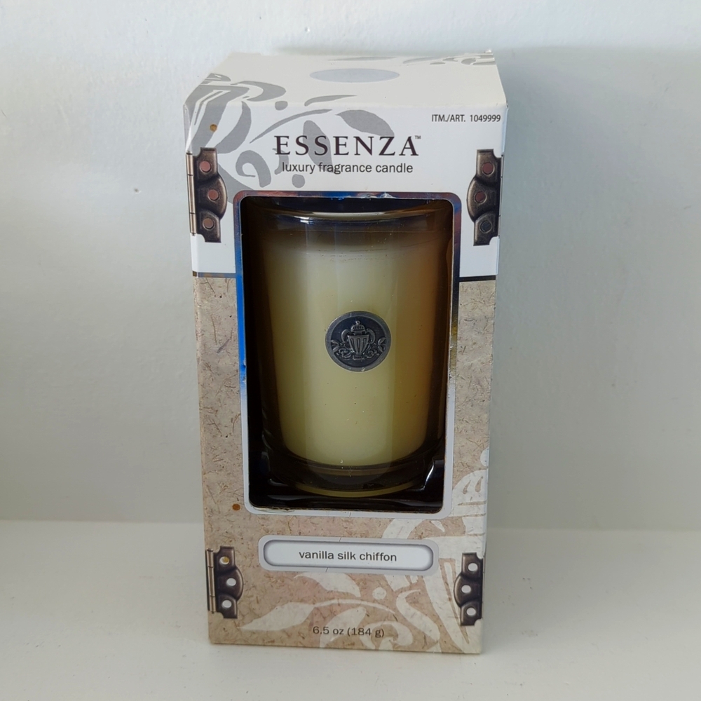 NWT Essenza Warm Vanilla Candle Vanilla Silk Chiffon M32